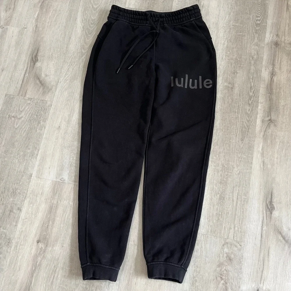 Lululemon Loungeful High Rise Graphic Fleece Jogger Black Sz 6 Travel Lounge
